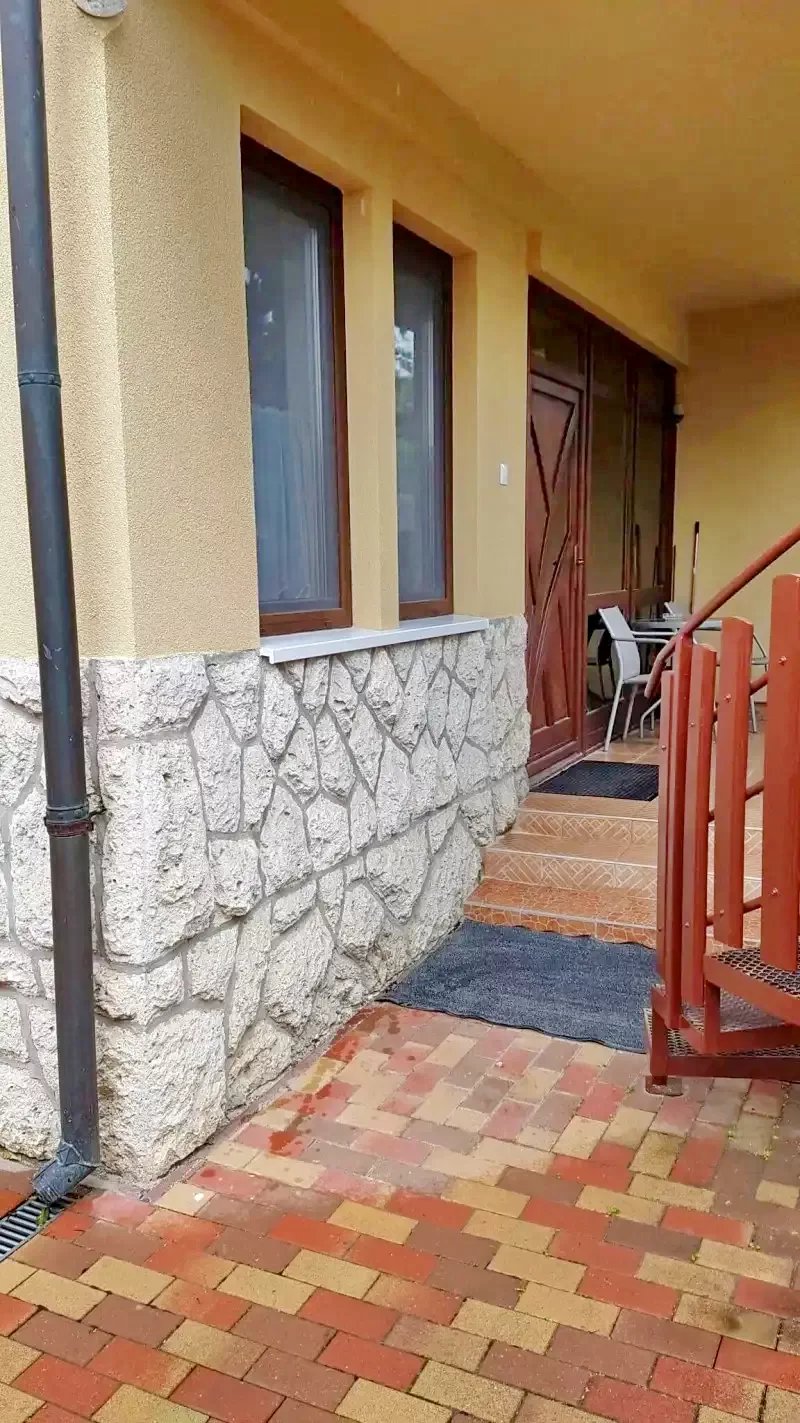  Cazare | Sat de vacanță (K0938-26) Imaginea poate fi supusă drepturilor de autor. Se recomandă contactarea titularului drepturilor.