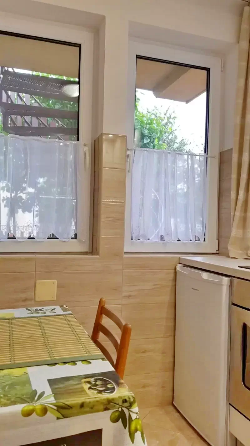  Cazare | Cabană (K0938-28) Imaginea poate fi supusă drepturilor de autor. Se recomandă contactarea titularului drepturilor.