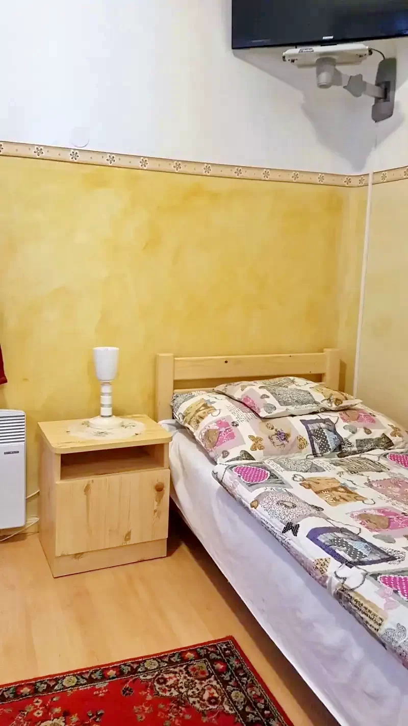  Cazare | Sat de vacanță (K0938-31) Imaginea poate fi supusă drepturilor de autor. Se recomandă contactarea titularului drepturilor.