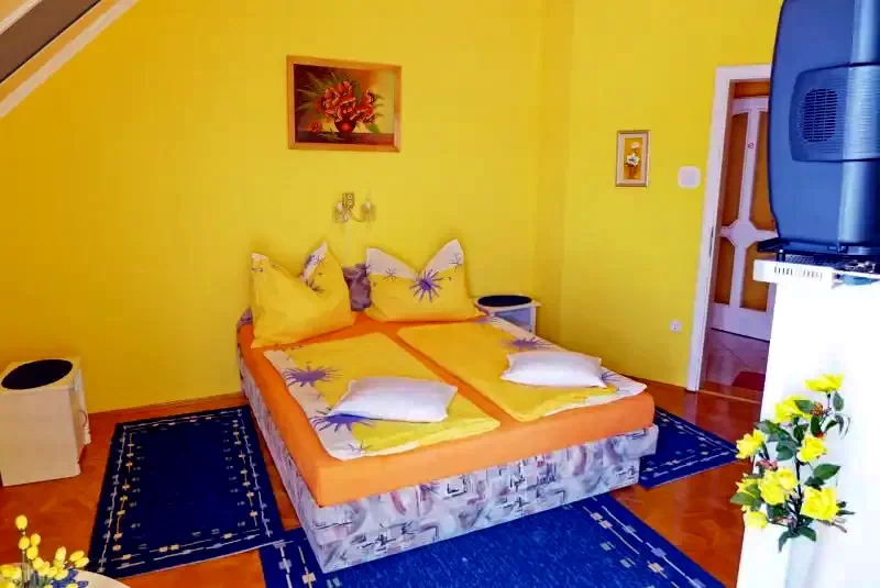  Cazare | Sat de vacanță (K0513-4) Imaginea poate fi supusă drepturilor de autor. Se recomandă contactarea titularului drepturilor.