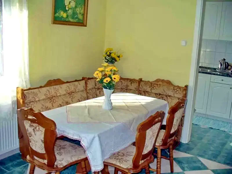  Cazare | Cabană (K0513-7) Imaginea poate fi supusă drepturilor de autor. Se recomandă contactarea titularului drepturilor.