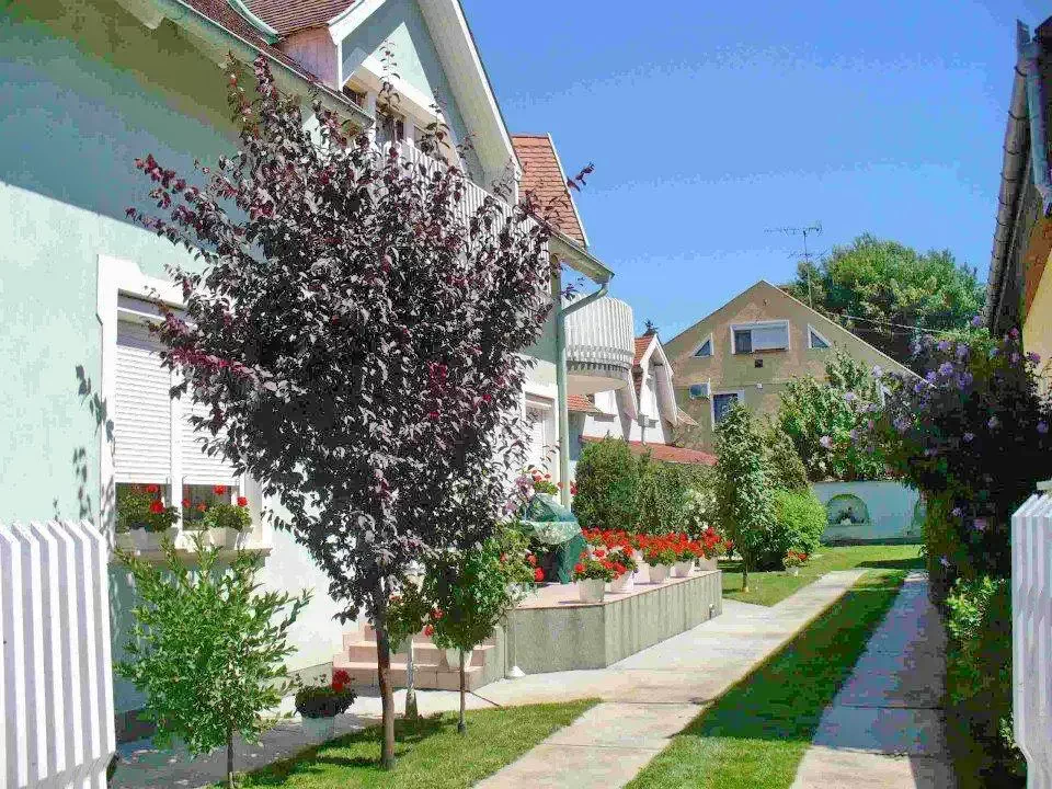  Cazare | Sat de vacanță (K0513-8) Imaginea poate fi supusă drepturilor de autor. Se recomandă contactarea titularului drepturilor.