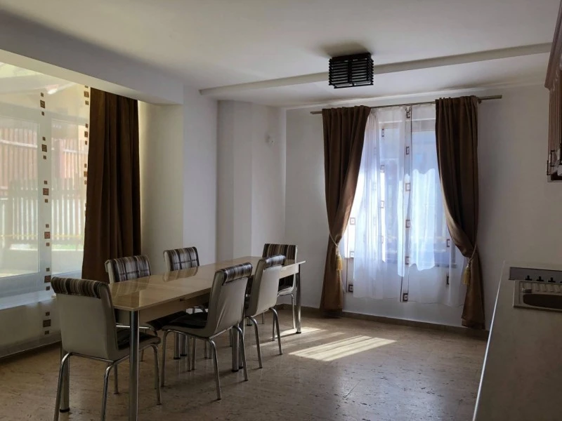 Hunedoara Cazare | Pensiune turistică (K1546-51) Imaginea poate fi supusă drepturilor de autor. Se recomandă contactarea titularului drepturilor.