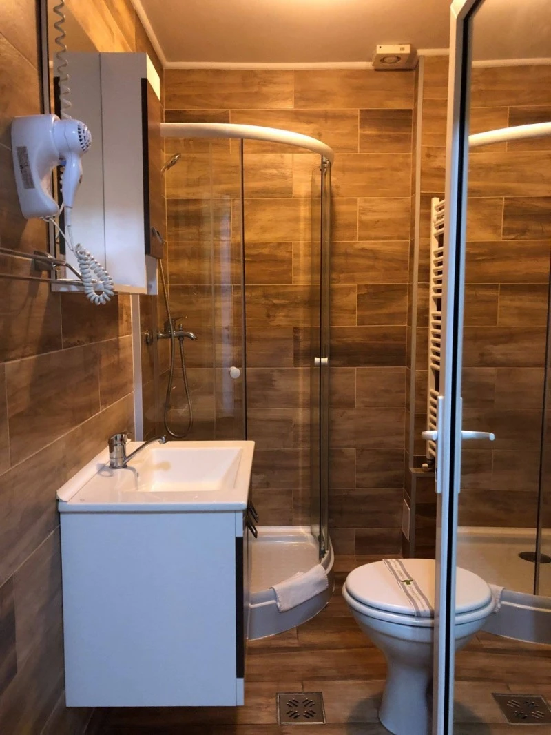 Hunedoara Cazare | Pensiune turistică (K1546-52) Imaginea poate fi supusă drepturilor de autor. Se recomandă contactarea titularului drepturilor.