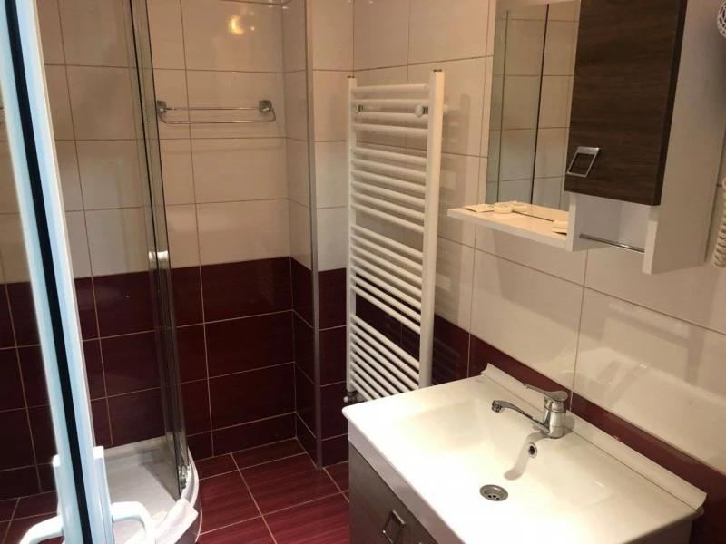 Hunedoara Cazare | Pensiune turistică (K1546-54) Imaginea poate fi supusă drepturilor de autor. Se recomandă contactarea titularului drepturilor.