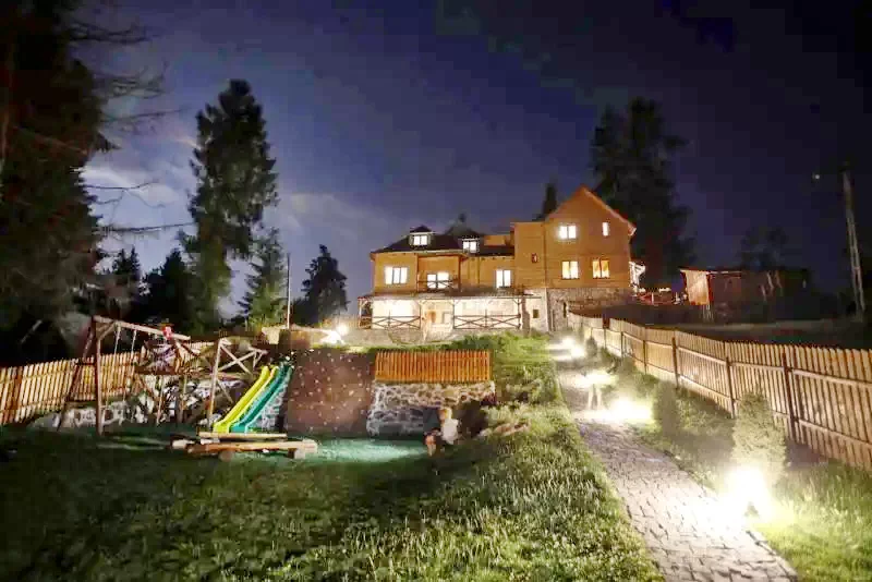 Toplița Cazare | Motel (K1354-15) Imaginea poate fi supusă drepturilor de autor. Se recomandă contactarea titularului drepturilor.