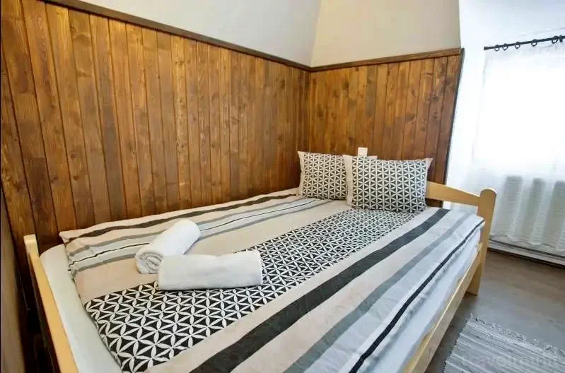 Toplița Cazare | Motel (K1354-33) Imaginea poate fi supusă drepturilor de autor. Se recomandă contactarea titularului drepturilor.