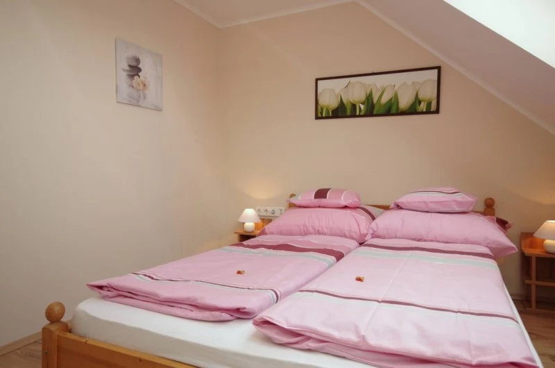 Szállás Gyula / Hellasz Apartman. A kép szerzői jogvédelem alatt állhat. Javasolt a kapcsolatfelvétel a jog tulajdonossal.