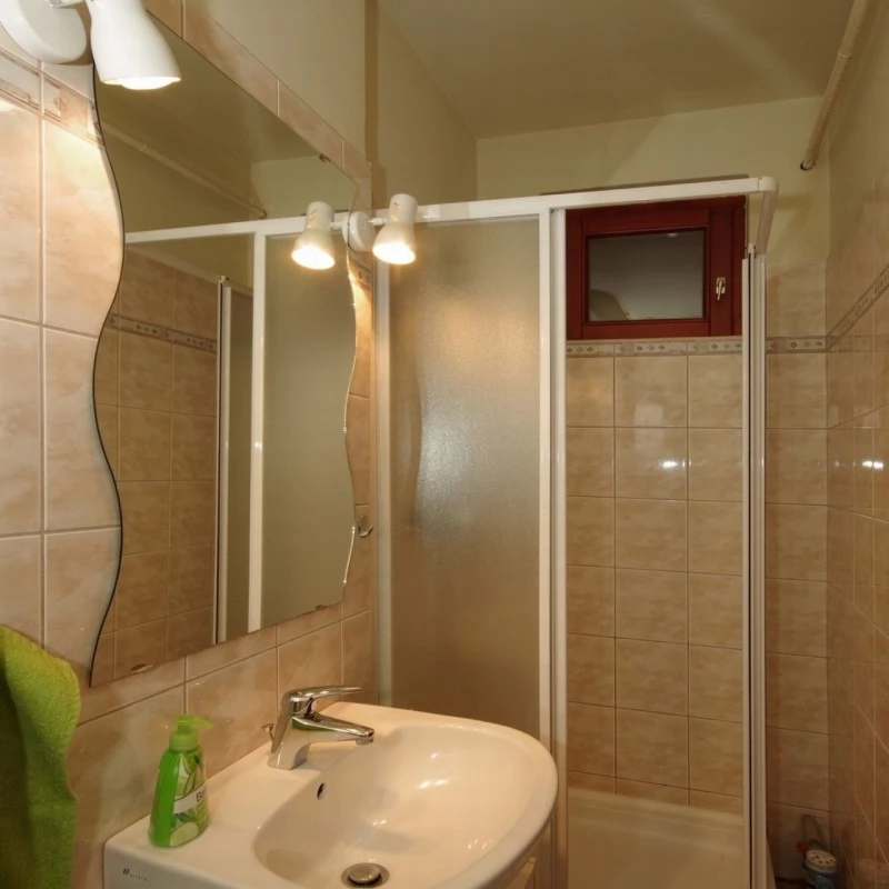Szállás Gyula / Hellasz Apartman. A kép szerzői jogvédelem alatt állhat. Javasolt a kapcsolatfelvétel a jog tulajdonossal.