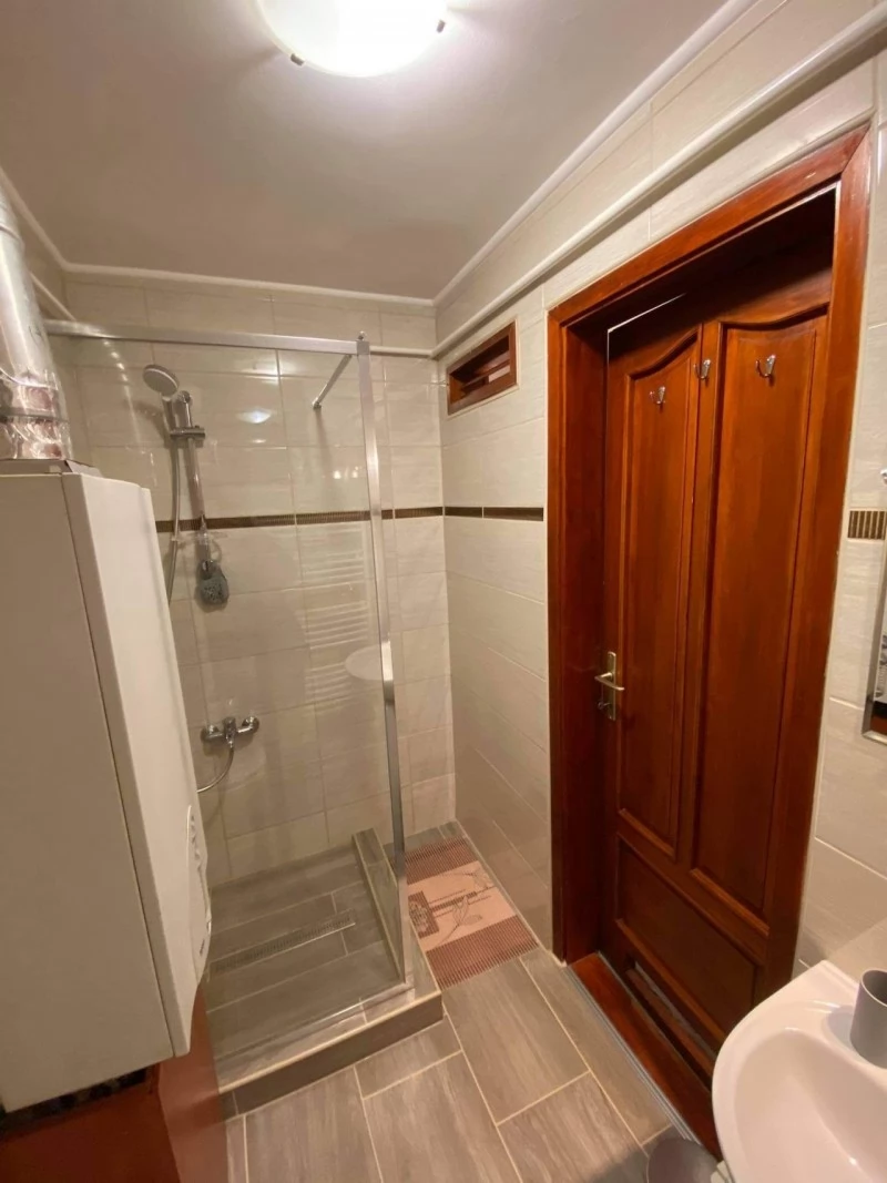 Szállás Gyula / Hellasz Apartman. A kép szerzői jogvédelem alatt állhat. Javasolt a kapcsolatfelvétel a jog tulajdonossal.