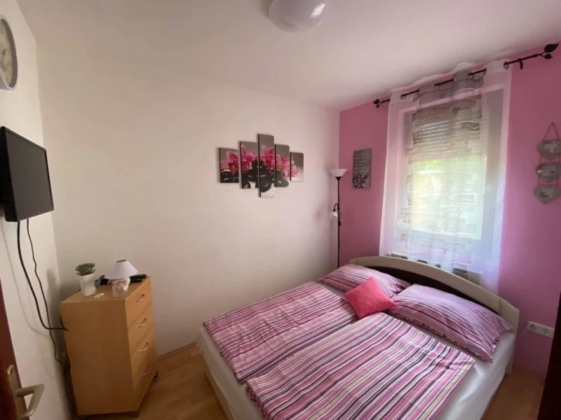 Szállás Gyula / Hellasz Apartman. A kép szerzői jogvédelem alatt állhat. Javasolt a kapcsolatfelvétel a jog tulajdonossal.