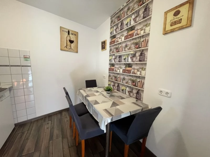 Szállás Gyula / Hellasz Apartman. A kép szerzői jogvédelem alatt állhat. Javasolt a kapcsolatfelvétel a jog tulajdonossal.