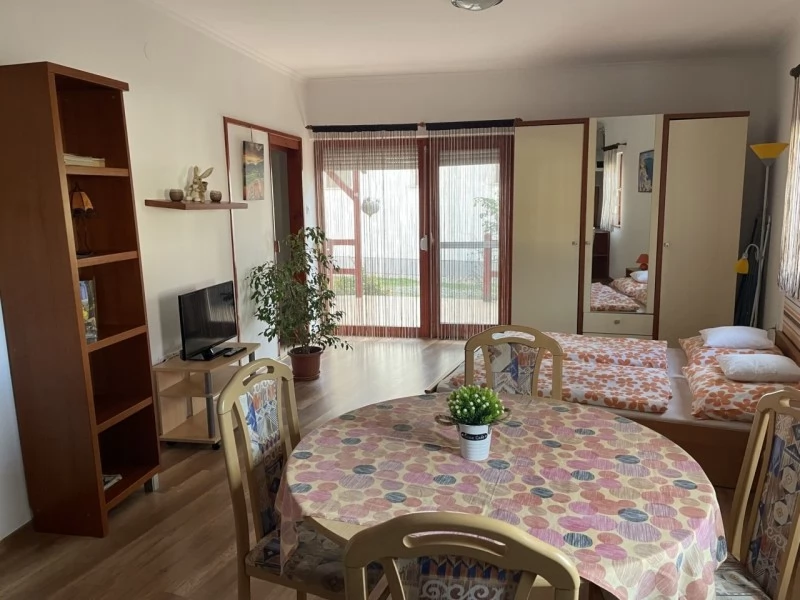 Szállás Gyula / Hellasz Apartman. A kép szerzői jogvédelem alatt állhat. Javasolt a kapcsolatfelvétel a jog tulajdonossal.