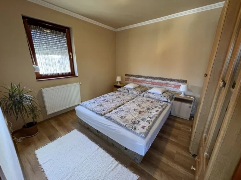 Szállás Gyula / Hellasz Apartman. A kép szerzői jogvédelem alatt állhat. Javasolt a kapcsolatfelvétel a jog tulajdonossal.