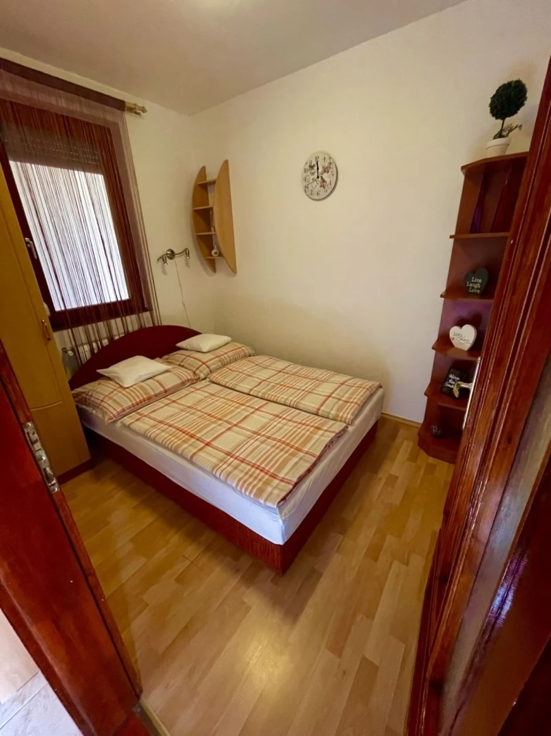 Szállás Gyula / Hellasz Apartman. A kép szerzői jogvédelem alatt állhat. Javasolt a kapcsolatfelvétel a jog tulajdonossal.