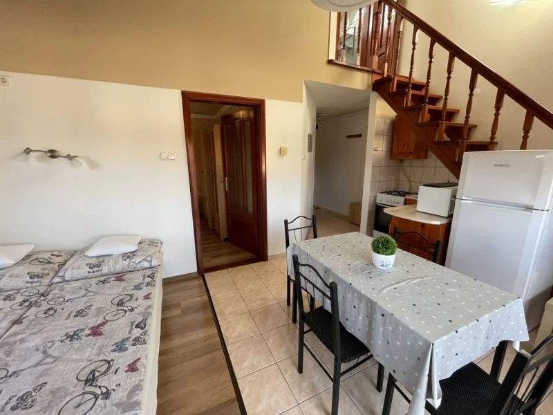 Szállás Gyula / Hellasz Apartman. A kép szerzői jogvédelem alatt állhat. Javasolt a kapcsolatfelvétel a jog tulajdonossal.