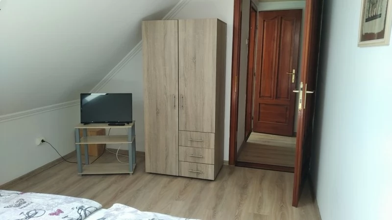 Szállás Gyula / Hellasz Apartman. A kép szerzői jogvédelem alatt állhat. Javasolt a kapcsolatfelvétel a jog tulajdonossal.
