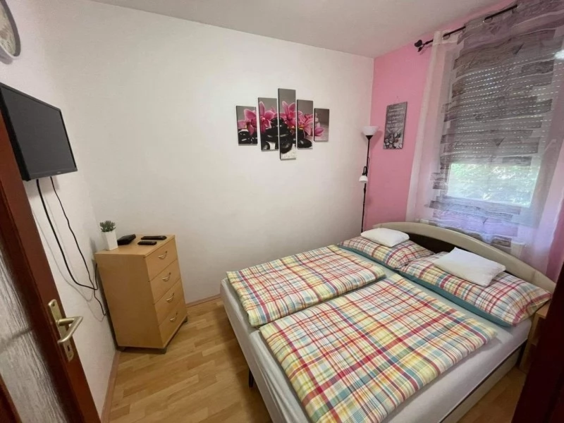 Szállás Gyula / Hellasz Apartman. A kép szerzői jogvédelem alatt állhat. Javasolt a kapcsolatfelvétel a jog tulajdonossal.