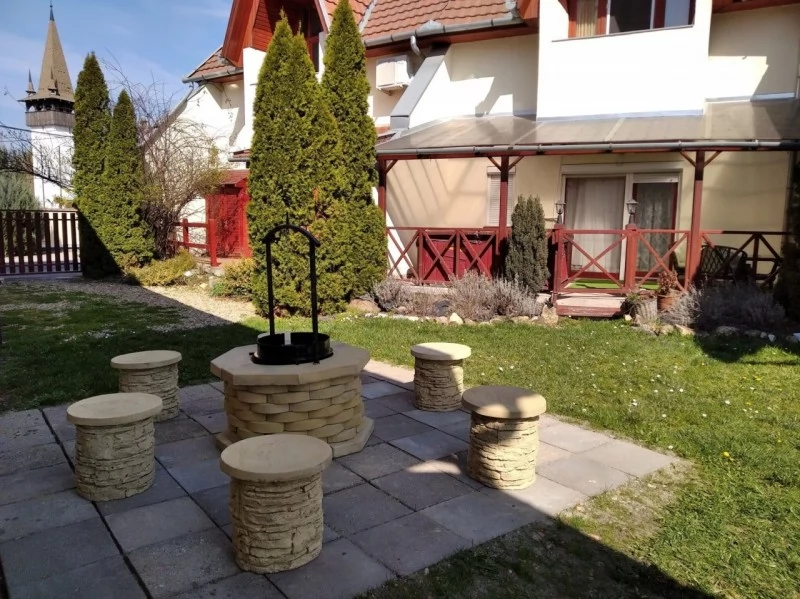 Szállás Gyula / Hellasz Apartman. A kép szerzői jogvédelem alatt állhat. Javasolt a kapcsolatfelvétel a jog tulajdonossal.