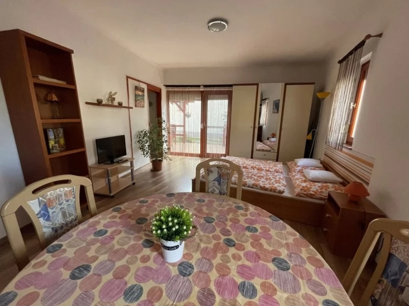 Szállás Gyula / Hellasz Apartman. A kép szerzői jogvédelem alatt állhat. Javasolt a kapcsolatfelvétel a jog tulajdonossal.
