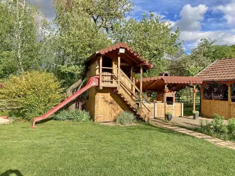 Ampoița Cazare | Sat de vacanță (K1041-30) Imaginea poate fi supusă drepturilor de autor. Se recomandă contactarea titularului drepturilor.