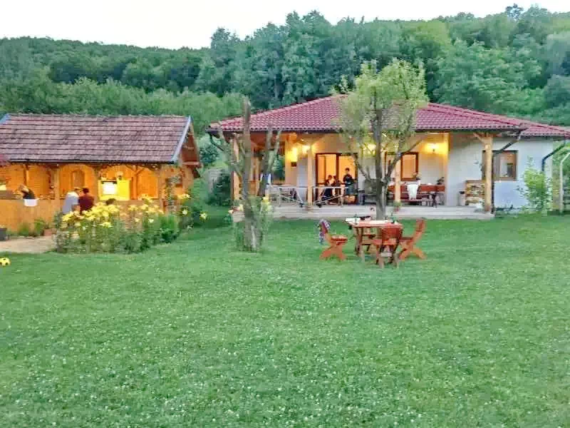 Kisompoly Szállás | Kulcsosház / Turisztikai faház (K1041-37) A kép szerzői jogvédelem alatt állhat. Javasolt a kapcsolatfelvétel a jog tulajdonossal.