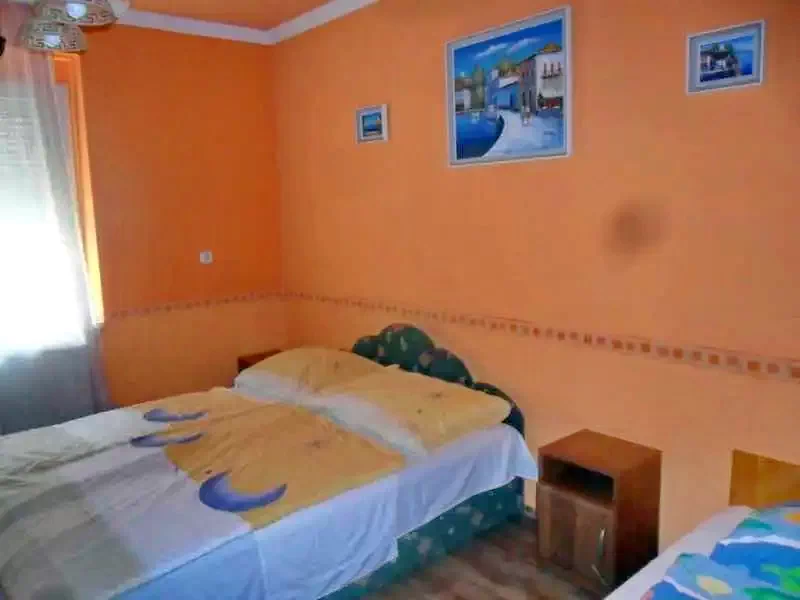  Cazare | Casă de apartamente (K0846-8) Imaginea poate fi supusă drepturilor de autor. Se recomandă contactarea titularului drepturilor.