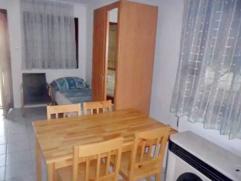  Cazare | Casă de apartamente (K0846-17) Imaginea poate fi supusă drepturilor de autor. Se recomandă contactarea titularului drepturilor.