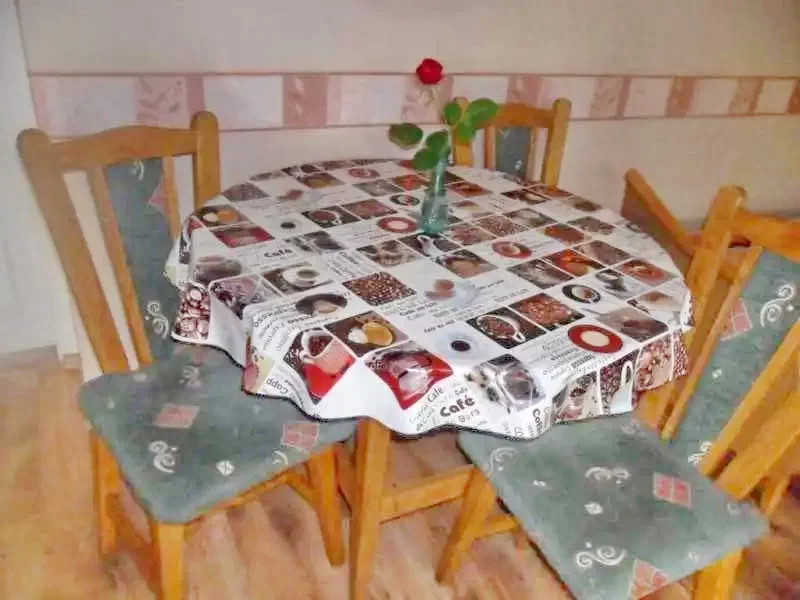  Cazare | Casă de apartamente (K0846-21) Imaginea poate fi supusă drepturilor de autor. Se recomandă contactarea titularului drepturilor.