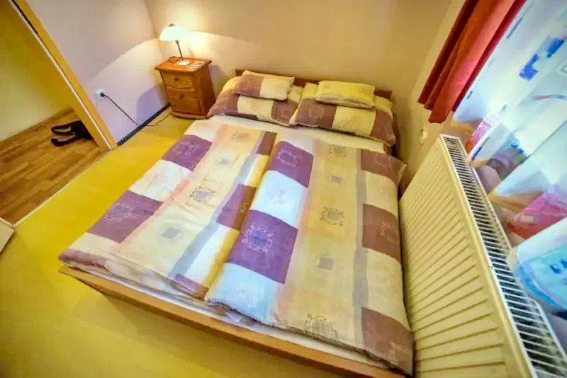  Cazare | Sat de vacanță (K0311-7) Imaginea poate fi supusă drepturilor de autor. Se recomandă contactarea titularului drepturilor.