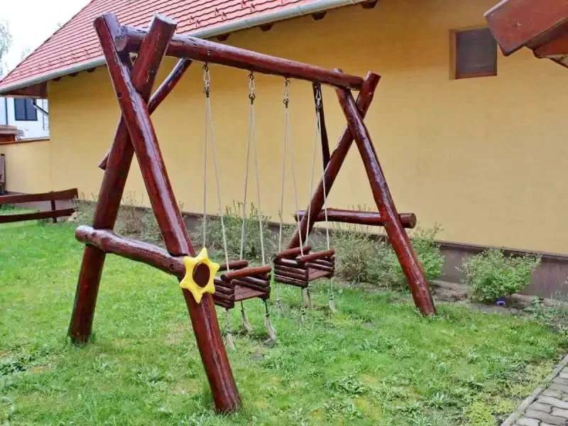  Cazare | Sat de vacanță (K0311-14) Imaginea poate fi supusă drepturilor de autor. Se recomandă contactarea titularului drepturilor.