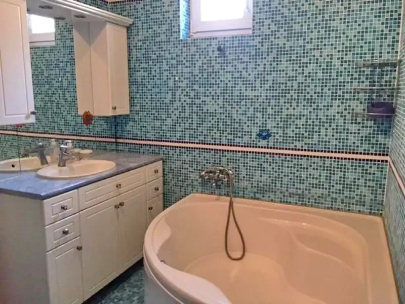  Cazare | Sat de vacanță (K0311-15) Imaginea poate fi supusă drepturilor de autor. Se recomandă contactarea titularului drepturilor.