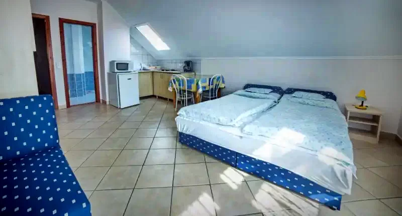  Cazare | Sat de vacanță (K0311-18) Imaginea poate fi supusă drepturilor de autor. Se recomandă contactarea titularului drepturilor.