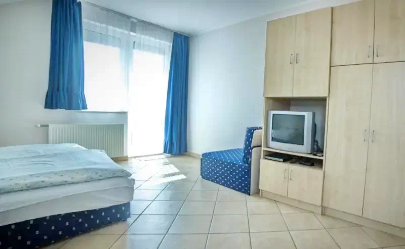  Cazare | Sat de vacanță (K0311-20) Imaginea poate fi supusă drepturilor de autor. Se recomandă contactarea titularului drepturilor.