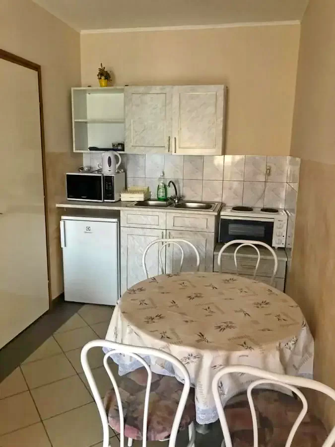  Cazare | Sat de vacanță (K0311-22) Imaginea poate fi supusă drepturilor de autor. Se recomandă contactarea titularului drepturilor.