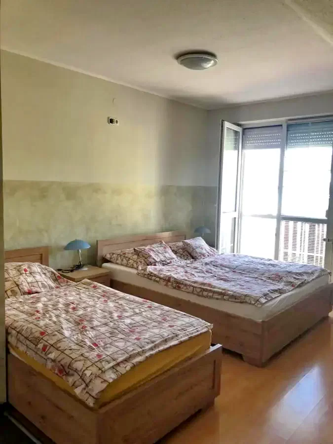  Cazare | Sat de vacanță (K0311-23) Imaginea poate fi supusă drepturilor de autor. Se recomandă contactarea titularului drepturilor.