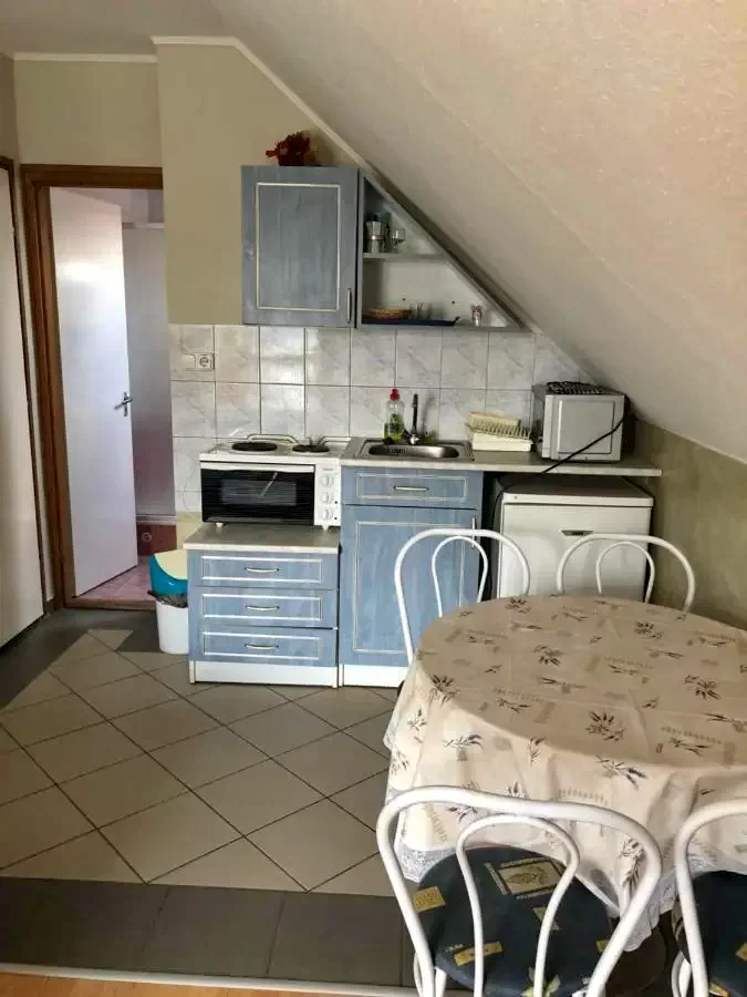  Cazare | Sat de vacanță (K0311-27) Imaginea poate fi supusă drepturilor de autor. Se recomandă contactarea titularului drepturilor.