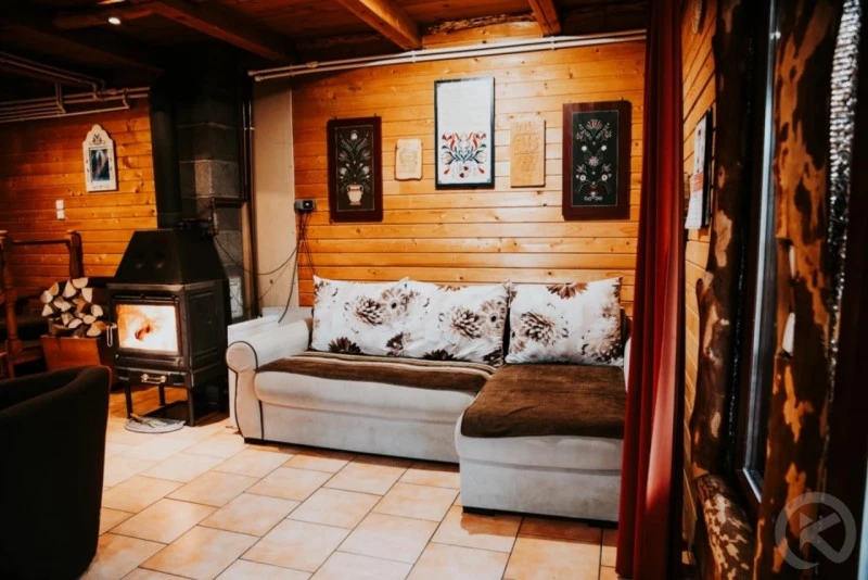 Vărșag Cazare | Sat de vacanță (K1524-12) Imaginea poate fi supusă drepturilor de autor. Se recomandă contactarea titularului drepturilor.