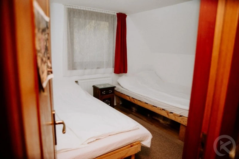 Vărșag Cazare | Sat de vacanță (K1524-15) Imaginea poate fi supusă drepturilor de autor. Se recomandă contactarea titularului drepturilor.