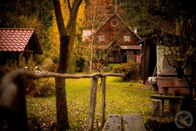 Vărșag Cazare | Sat de vacanță (K1524-38) Imaginea poate fi supusă drepturilor de autor. Se recomandă contactarea titularului drepturilor.