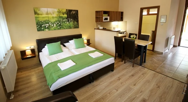 Jula Cazare | Bungalow (K0018-3) Imaginea poate fi supusă drepturilor de autor. Se recomandă contactarea titularului drepturilor.