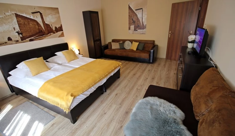 Jula Cazare | Casă de apartamente (K0018-9) Imaginea poate fi supusă drepturilor de autor. Se recomandă contactarea titularului drepturilor.