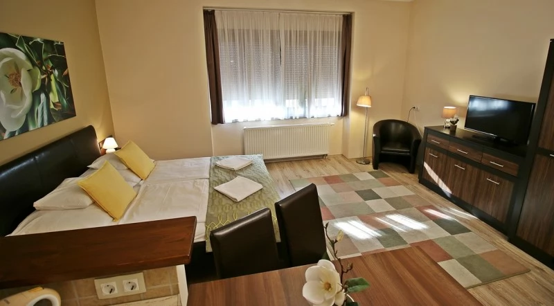 Jula Cazare | Bungalow (K0018-17) Imaginea poate fi supusă drepturilor de autor. Se recomandă contactarea titularului drepturilor.