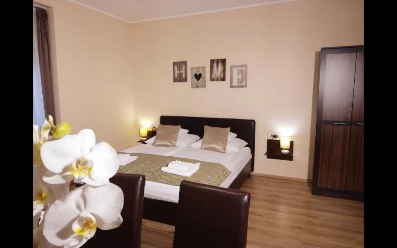 Jula Cazare | Bungalow (K0018-39) Imaginea poate fi supusă drepturilor de autor. Se recomandă contactarea titularului drepturilor.