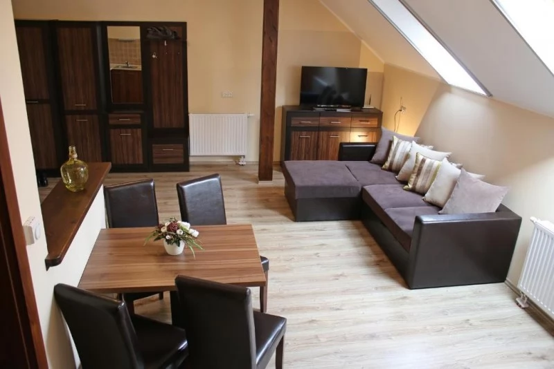 Jula Cazare | Bungalow (K0018-51) Imaginea poate fi supusă drepturilor de autor. Se recomandă contactarea titularului drepturilor.