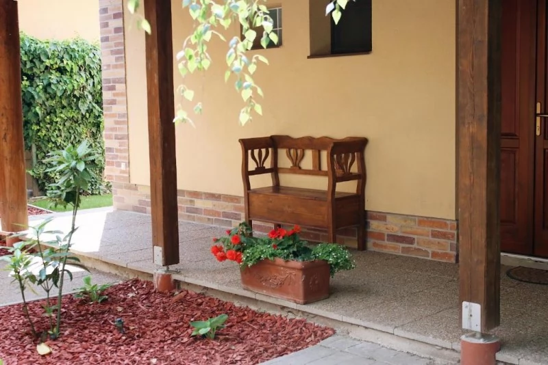 Jula Cazare | Casă de apartamente (K0018-55) Imaginea poate fi supusă drepturilor de autor. Se recomandă contactarea titularului drepturilor.