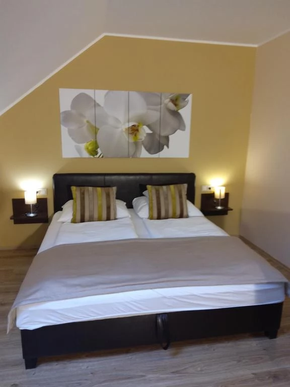 Jula Cazare | Casă de apartamente (K0018-57) Imaginea poate fi supusă drepturilor de autor. Se recomandă contactarea titularului drepturilor.