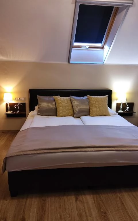 Gyula Szállás | Bungalow (K0018-62) A kép szerzői jogvédelem alatt állhat. Javasolt a kapcsolatfelvétel a jog tulajdonossal.