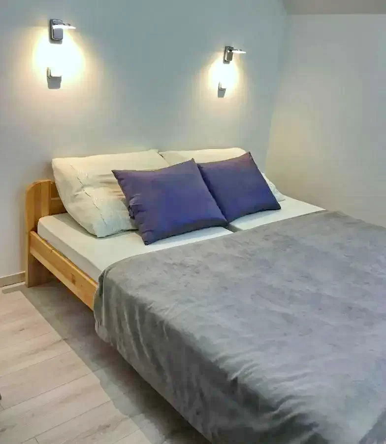  Cazare | Cabană (K0240-11) Imaginea poate fi supusă drepturilor de autor. Se recomandă contactarea titularului drepturilor.
