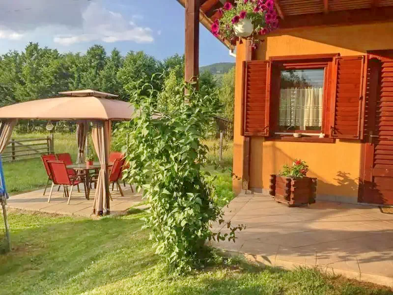 Sovata Cazare | Cabană (K0330-2) Imaginea poate fi supusă drepturilor de autor. Se recomandă contactarea titularului drepturilor.